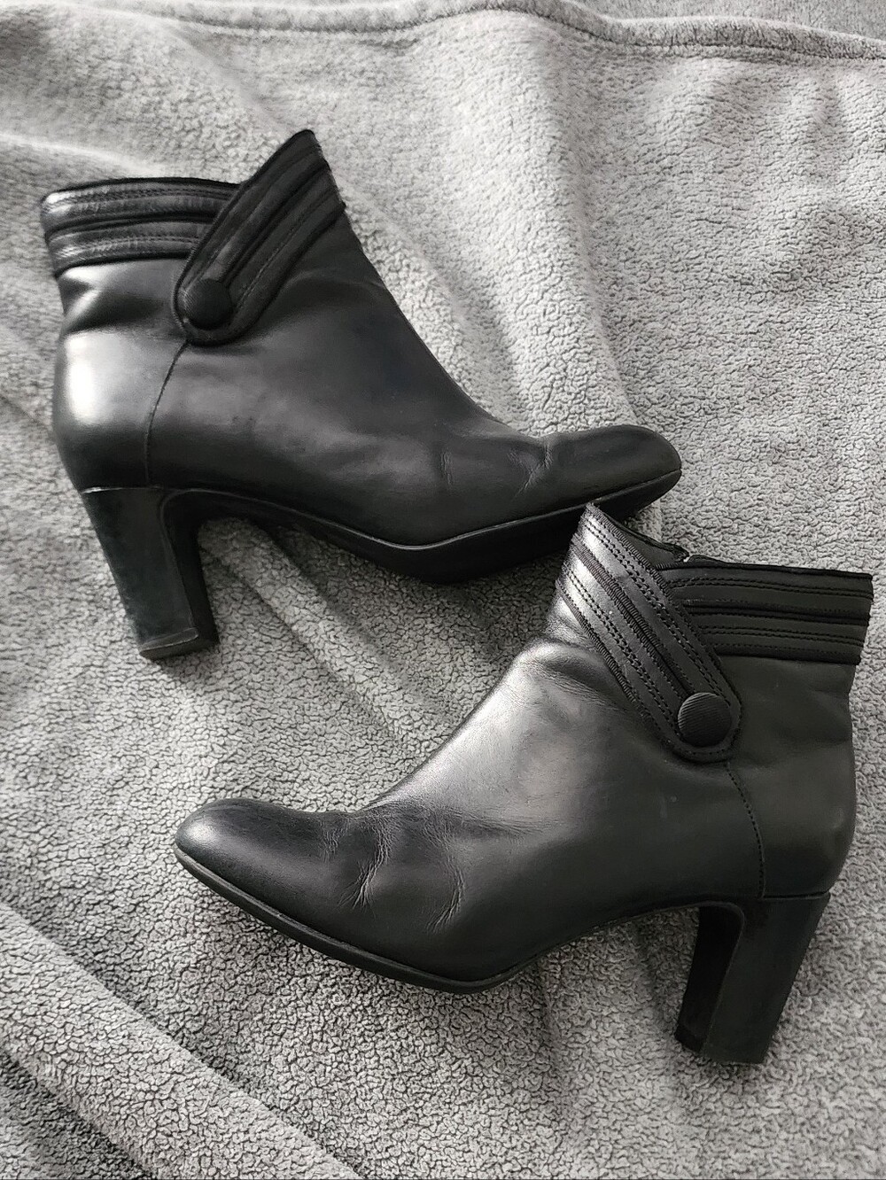 Clarks Black Leather Ankle Boots Zip‑Up Block Heel Women’s Size 7.5M